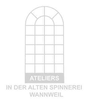 10 Künstlerinnen und Künstler arbeiten in den Bereichen Malerei, Grafik, Druck, Fotografie, Plastik, Installation und Performance in Räumen der ehemaligen Spinnerei und Weberei Wannweil zwischen Reutlingen und Tübingen.